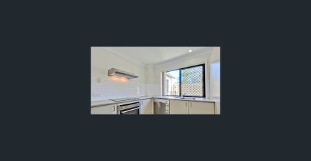 Open plan townhouse close to everything - Photo 5