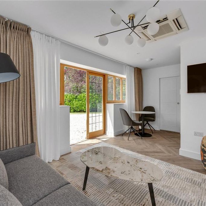 6 bedroom detached house to rent - Photo 1