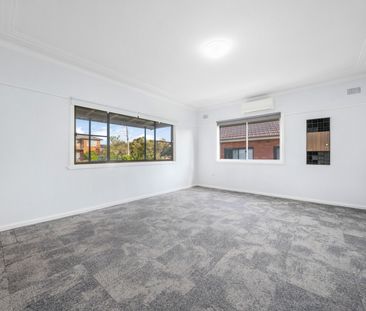 Family Home With Multiple Living Spaces - Photo 2