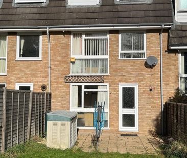 5 Bed Terraced House, Knighton Close, RG4 - Photo 2