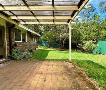 Six bedroom house with backyard and garage - Photo 5