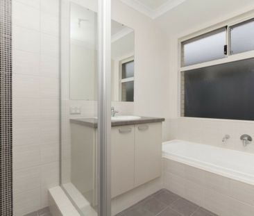 Beautiful Home Located In Byford - BREAK LEASE - 6 MONTHS ONLY LEASE - Photo 6