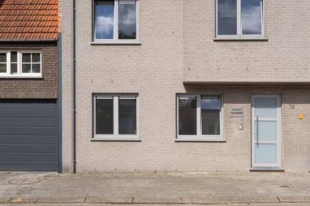 GELIJKVLOERS APPARTEMENT MET GARAGE EN RUIME TUIN - Foto 2