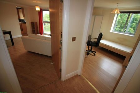 3 bedroom flat to rent - Photo 3