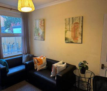 1 bedroom in a house share to rent - Photo 2
