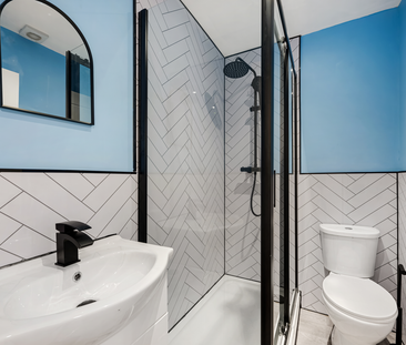 Newly Refurbished 7-Bed House Share In L13! Room 4 (Double) - Photo 5