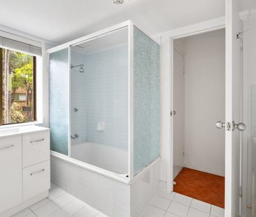 Bright and light, open plan apartment - Photo 5