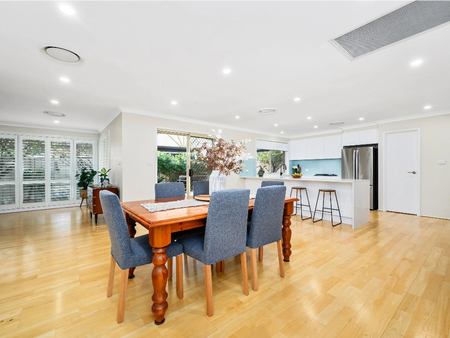 Spacious 5-Bed Family Home in Peaceful Glenwood Location - Photo 4