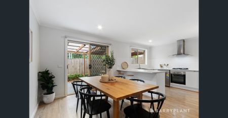 Modern Unit, in great location! - Photo 2