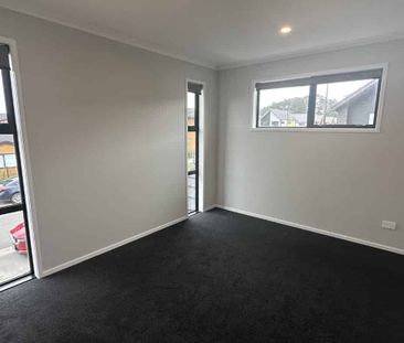 Near new townhouse Kumeu - Photo 2