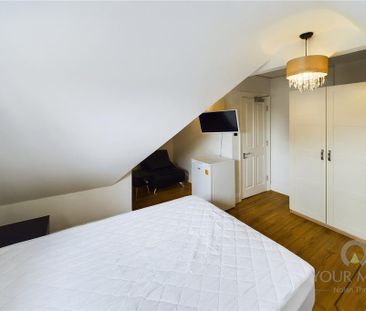 1 bedroom in a house share to rent - Photo 2