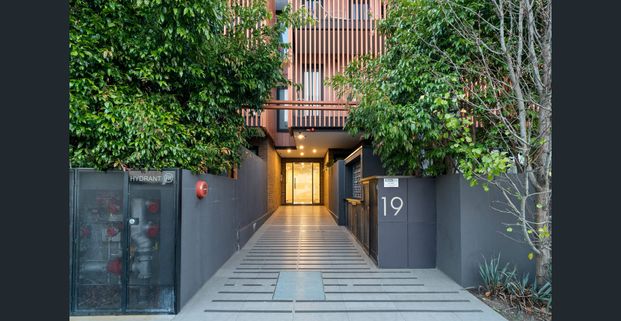 Light-Filled Bayside Apartment with Style & Convenience - Photo 1