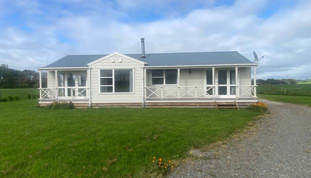 Three Bedroom Country Living Between Feilding & Palmerston North - Photo 1