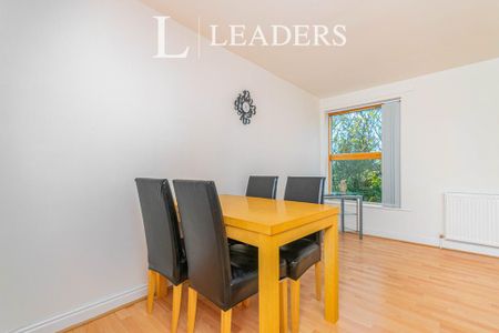 2 bedroom flat to rent - Photo 2