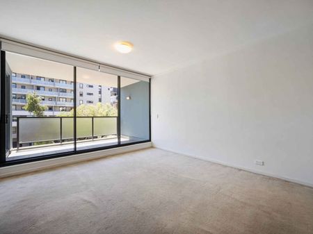 MODERN & SPACIOUS - Photo 4