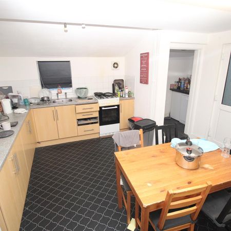 Room For Rent Llantwit Road, Pontypridd - Photo 3