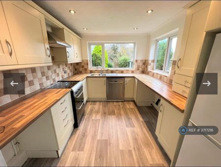 3 bedroom semi-detached house to rent - Photo 2