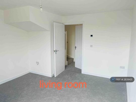 3 bedroom end of terrace house to rent - Photo 1