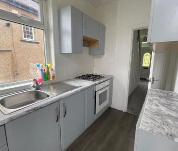 3 bedroom end of terrace house to rent - Photo 3