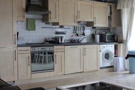 3 bedroom private hall to rent - Photo 2
