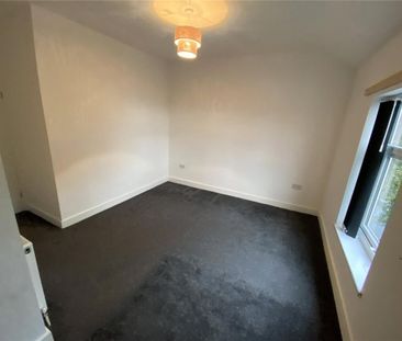 2 bedroom end of terrace house to rent - Photo 4