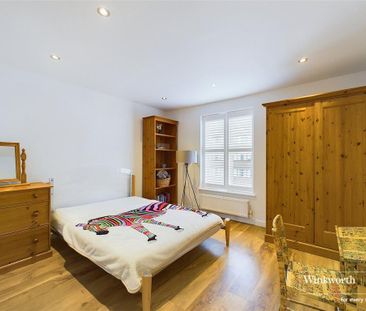 2 bedroom penthouse to rent - Photo 4