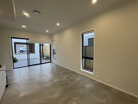24 Golfer Walkway, Blacktown - Photo 4