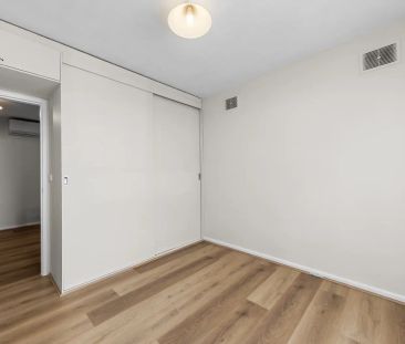 Freshly Updated Apartment in Prime Oakhill Estate Location - Photo 4