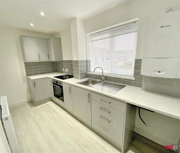2 bedroom end of terrace house to rent - Photo 2