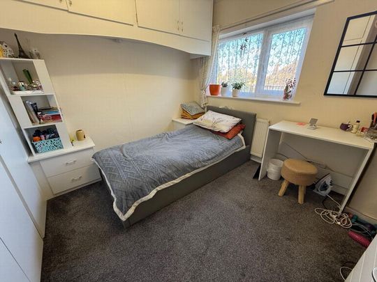 5 bedroom semi-detached house to rent - Photo 1