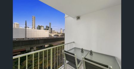 A Place Called Home - Fully Furnished Studio - Photo 3