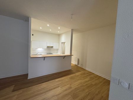 Location Appartement 3 pièces 83m² - Photo 2