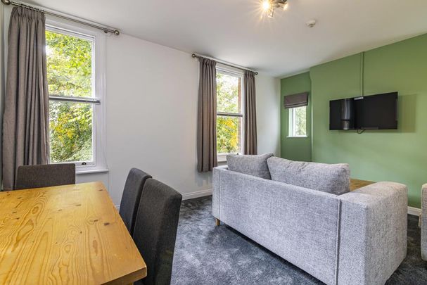 4 bedroom flat to rent - Photo 1