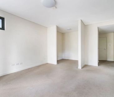 Stylish One Bedroom Apartment in Modern Complex - Photo 3