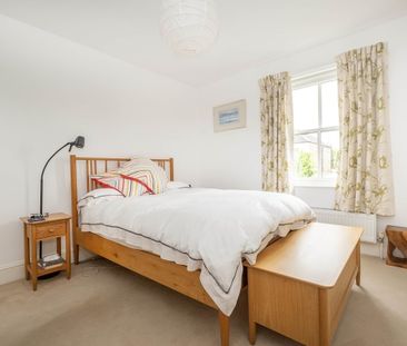 3 bedroom semi-detached house to rent - Photo 5