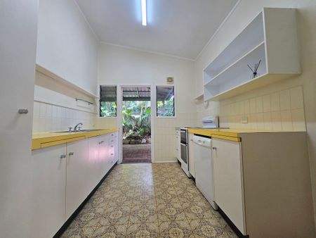 FAMILY HOME IN TRANQUIL SETTING - Photo 3
