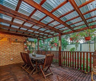 House with an Extra Commercial Kitchen! - Photo 2