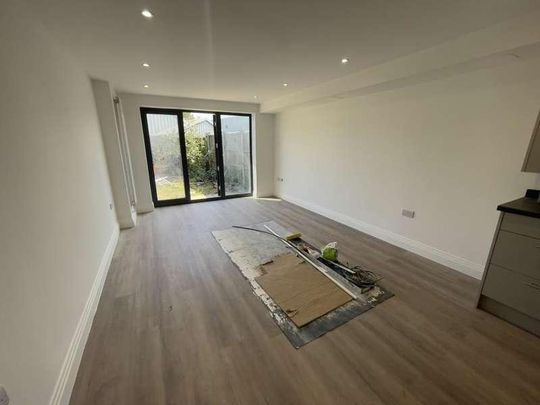 Barge Drive, Southall, UB2 - Photo 1