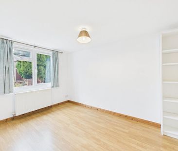 4 bedroom semi-detached house to rent - Photo 5