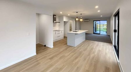 Generous Grounds, Modern Living - Photo 3