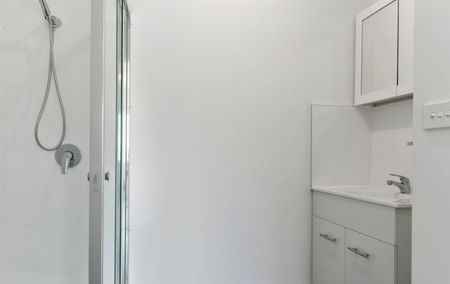 Top floor unit – Great location - Photo 4