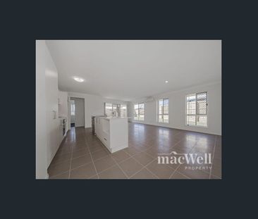 Spacious Family Living in the Heart of Yarrabilba - Photo 6