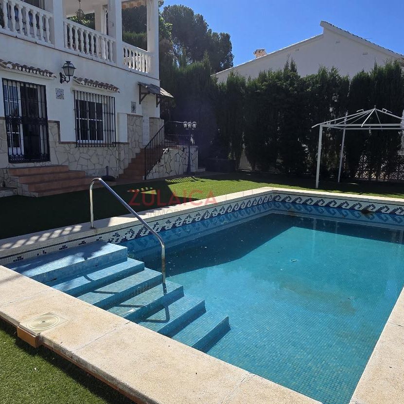 Chalet en alquiler en Malaga - Photo 1