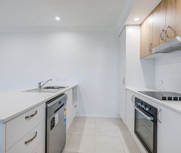 Stylish 3 Bedroom Duplex - Photo 6