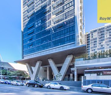 FULLY FURNISHED DESIGNER STUDIO APARTMENT - Photo 2