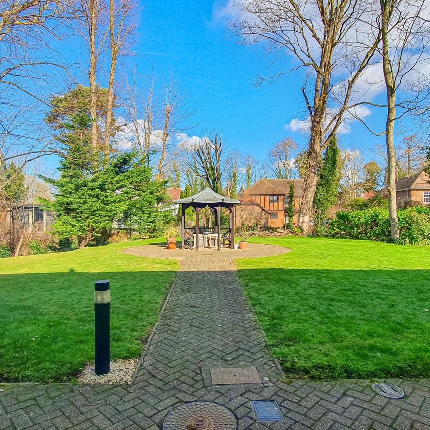 Nightingale Court, Hertford - Photo 1