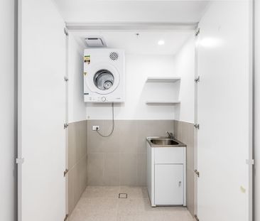 Near New STYLISH & LUXURIOUS - Photo 4