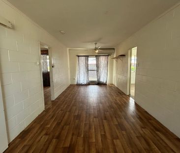 Comfortable 3 bedroom home in a convenient Clinton location! - Photo 1