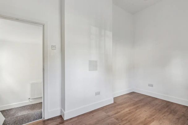 5 bedroom flat in Camden - Photo 1