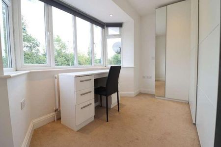 Edgwarebury Lane, Edgware, Middlesex, HA8 - Photo 2